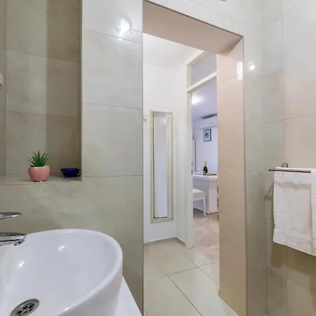 Apartament Beautiful In Pula With Kitchen *