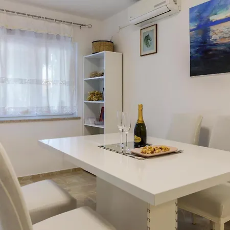 Premantura Iii Apartament